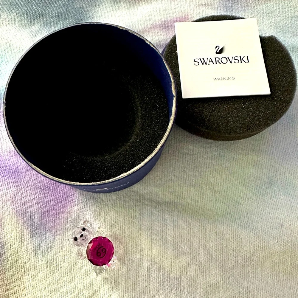 Swarovski Kris Bear Cancer Horoscope✨ - Picture 3 of 4